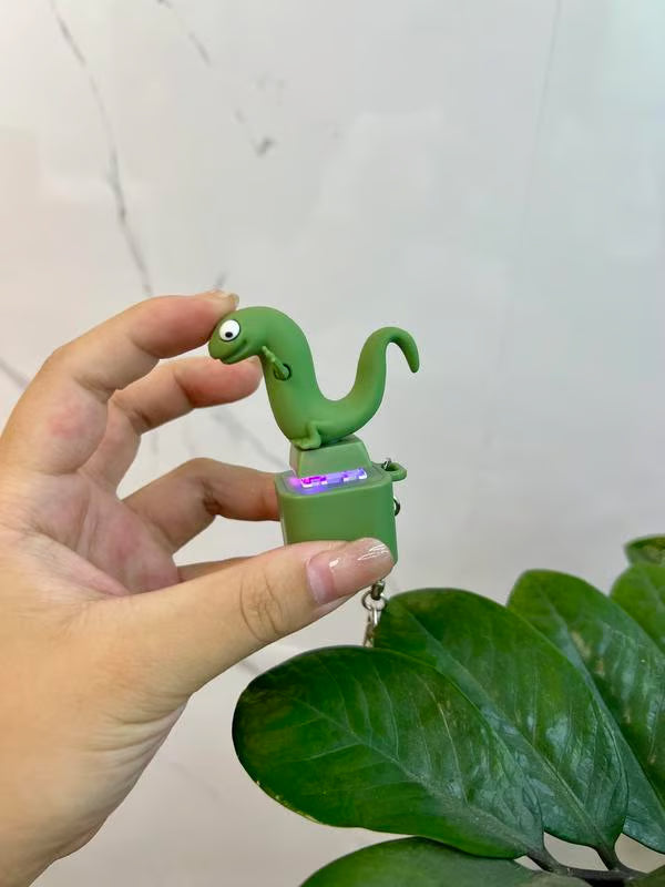 🦎 Lizard Keychain with Rechargeable LED Light & Realistic Croak