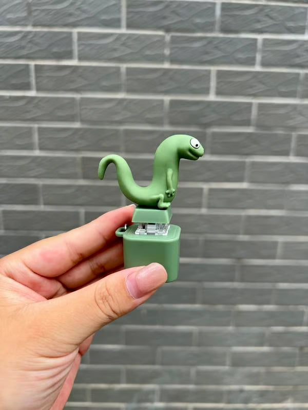 🦎 Lizard Keychain with Rechargeable LED Light & Realistic Croak