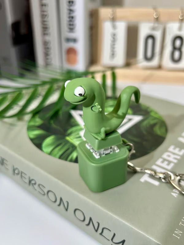 🦎 Lizard Keychain with Rechargeable LED Light & Realistic Croak